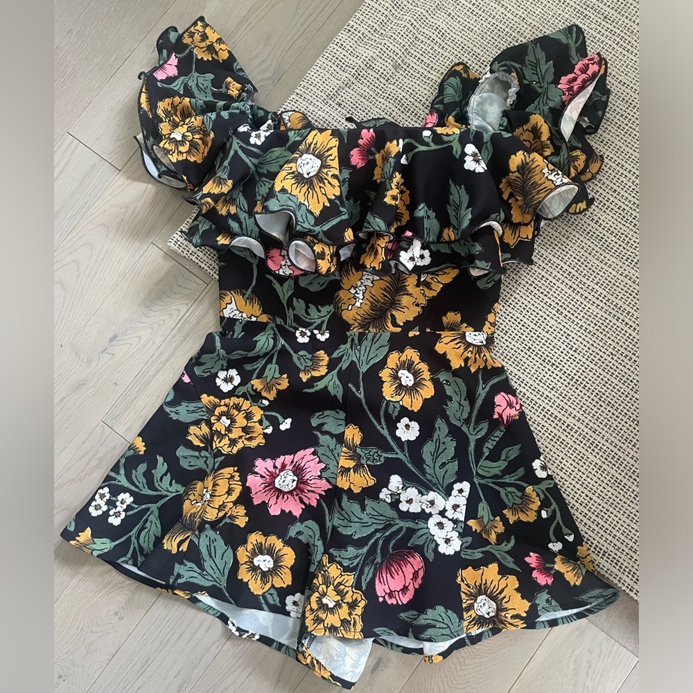 C/MEO immerse playsuit black floral sample size S
